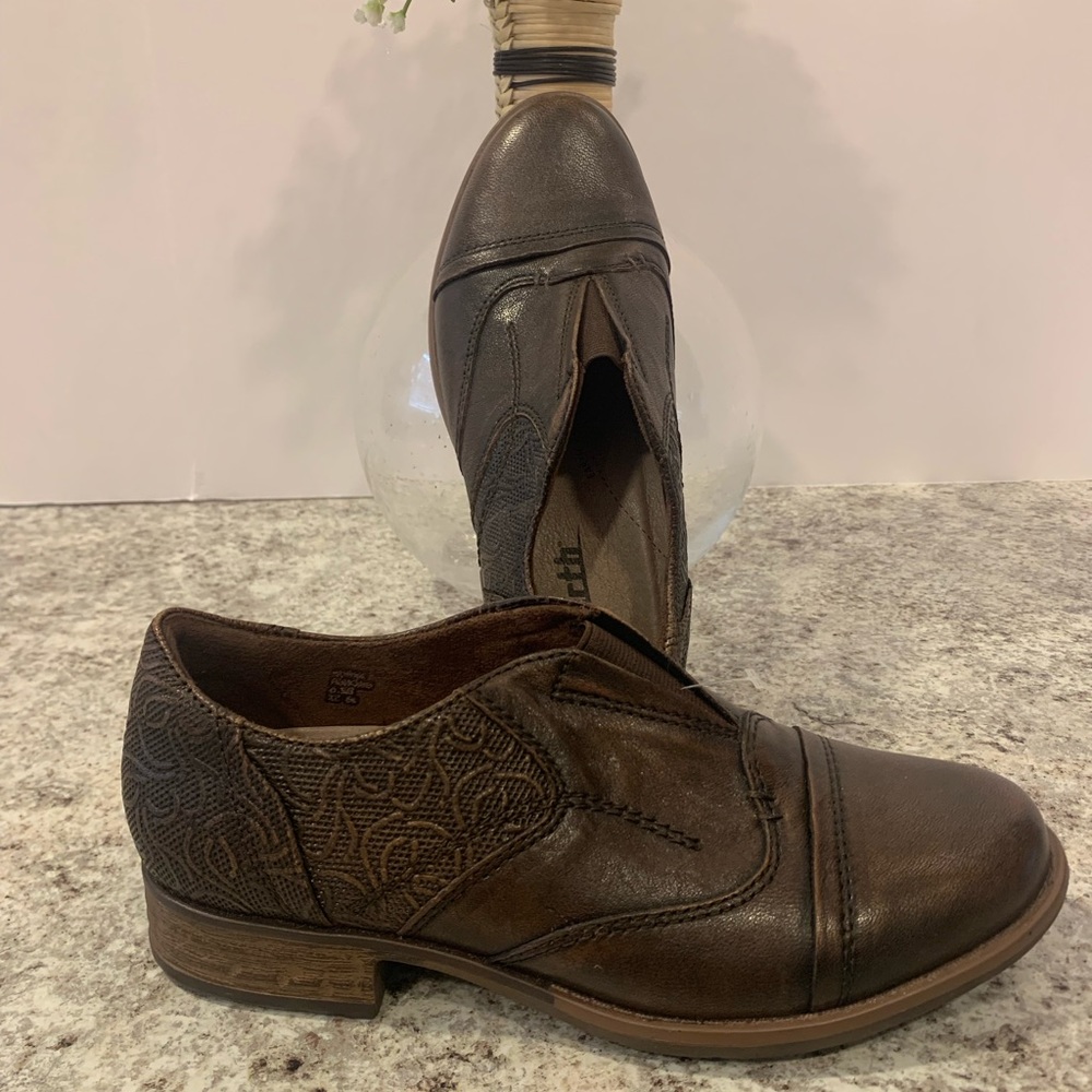 Earth Avani Banyan Womens Size 7 M Almond Brown Leather Slip On Shoes